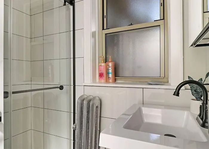 Apartment Cozy 2br - Perfect For A Seamless - Montrose 1a
