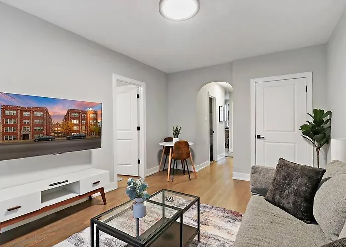 Cozy 2br - Perfect For A Seamless - Montrose 1a Chicago