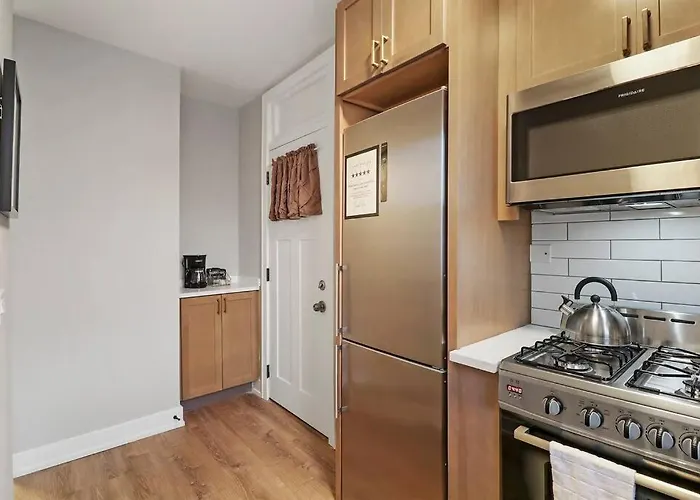 Cozy 2br - Perfect For A Seamless - Montrose 1a Apartment *